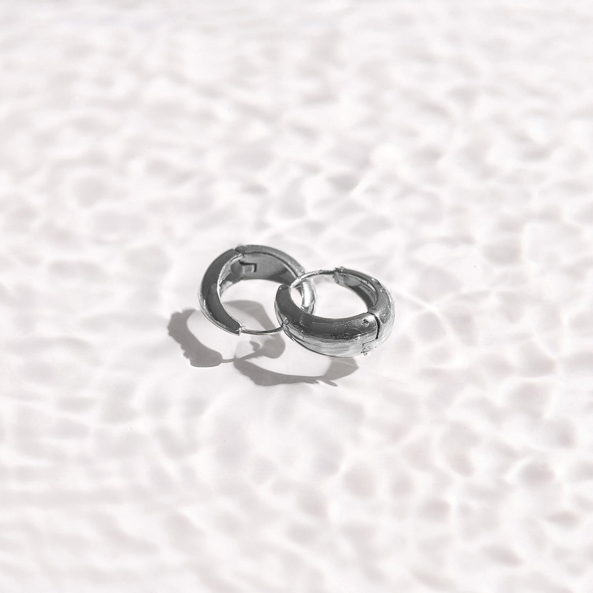 Teardrop Small Curve Hoop Earrings